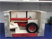 Farmall 560, 1/8 scale, with box