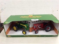 Dubuque Collector Set JD 330 & 430, 1/16 scale