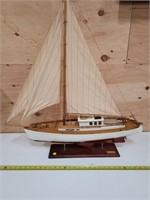 Beautiful "Flying Yankee" sailboat model