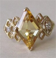 10 K YG DIAMOND SHAPE CITRINE &DIAM. ACCENTS RING