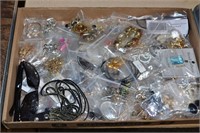 Box of costume jewelry in bags, etc. approx. 2.5 l