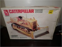 Caterpillar D8H model kit