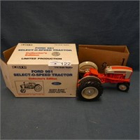 Ertl 1/16 Scale Die-Cast Ford Tractor