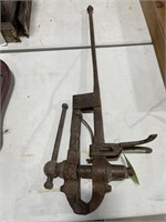 Bench vise