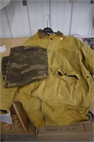 Men's Large Winter Jacket and Camo Pants 36"x32"L