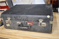 Vintage Suitcase 20" x 15" x 8" Deep *LYS