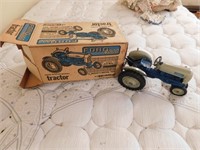 hubley ford 4000 toy tractor w/original box