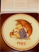 1982 Hummel Plate 'Umbrella Girl"
