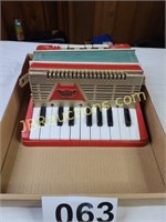 TOY ACCORDIAN