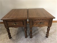 26X18X19 INCH PAIR OF END TABLES WITH DRAWERS.