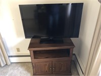 42 INCH INSIGNIA FLAT SCREEN TELEVISION WITH