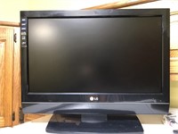 20 INCH LG FLATSCREEN TELEVISION WITH REMOTE AND