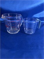 ANCHOR HOCKING 2 CUP MEASURING PITCHER AND A 1.5