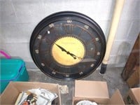 29" diameter battery -op wall clock