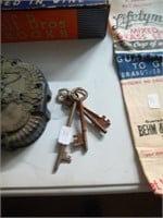 4 old skeleton keys