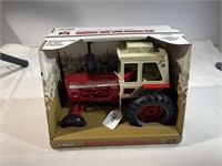 Farmall 856 Tractor w/Custom Cab