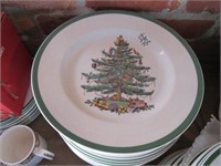 Green Border Spode Christmas Tree Dinner Plates