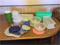 Tupperware and Rubbermaid lot