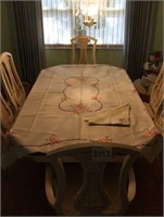 Cut Out Table Cloth & 6 Matching Napkins