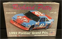 Richard Petty 1993 Pontiac Grand Prix Kit