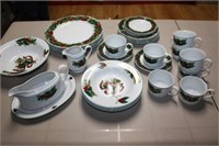 4 Place Complete Dinner service (Christmas theme)