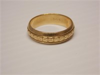 14K Gold Ring (size 8 1/2)