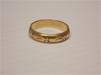 14K Gold Ring (size 9)