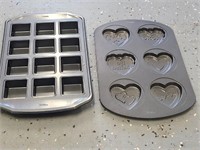 2 Baking Pans - One Hearts