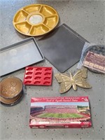 Razorback Items, Air Bake Pan by Wilton +