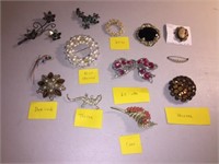 ANTIQUE & VINTAGE BROOCHES, MANY SIGNED