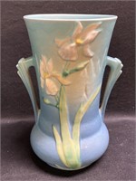 Vintage Roseville white iris vase 927-13”