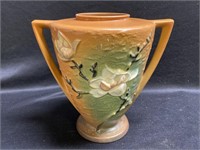 Roseville Pottery Magnolia 94-9”/2 handled vase