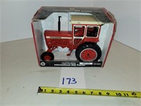 International 856 Collector Edition, 1/16 scale,