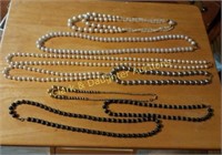 Lot of faux pearl necklaces