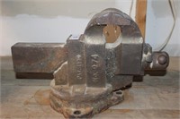 CHAS. PARKER CO. HEAVY DUTY 4" TABLE VICE