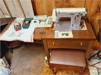 VINTAGE KENMORE SEWING MACHINE AND ACCESSORIES