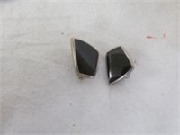 VINTAGE STERLING SILVER AND ONYX CLIP ON