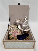 Lidded jewelry box with coat hanger, two enameled