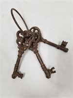 3 cast iron keys imported         (P 22)