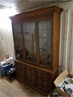 Wooden china cabinet built in 2 pieces, has lights