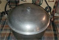 Vintage Majestic Metal Dutch Oven with Lid