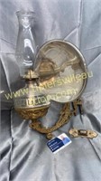 Oil lamp with cast bracket and reflector