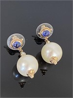 Gold Earrings w/ Pearls.