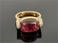 14kt Gold Ring w/ Large Red Stone.
