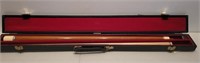 Pool cue two piece in hard case