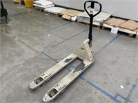 Crown Narrow Tyne Pallet Jack