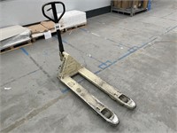 Crown Narrow Tyne Pallet Jack