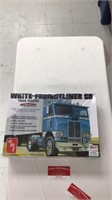 White-Freightliner SD model kit unopened