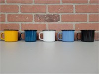 5 ENAMEL COFFE CUPS & COLAPSIBLE CUTTING BOARD