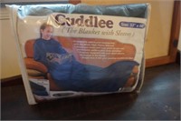 Cuddle Blanket with Sleeves in Package